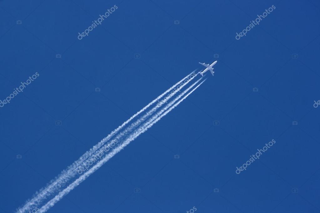 depositphotos 16257637 stock photo 747 in air